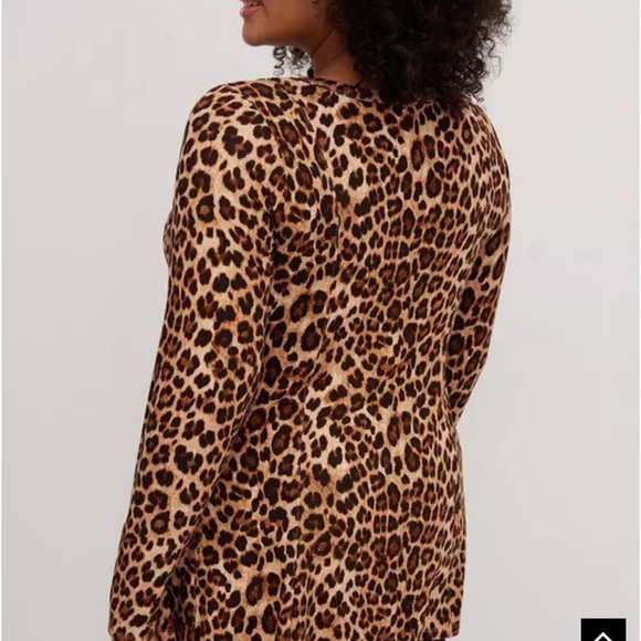 Torrid Super Soft Scoop Neck Fit And Flare Long Sleeve Top - Picture 4 of 9